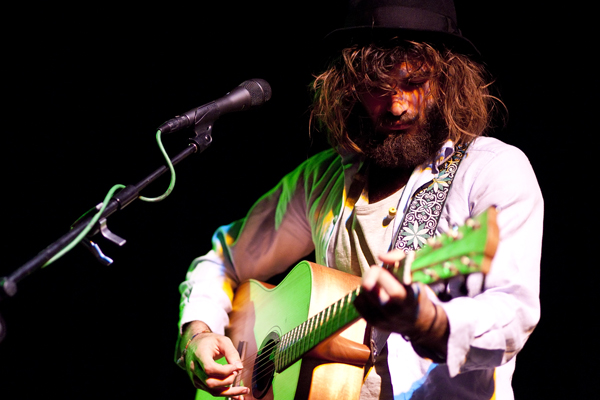 http://www.xyzbrighton.com/img/live_angus_and_julia_stone_duke_of_yorks_keith_trigwell_120410_07.jpg