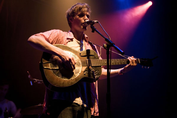 http://www.xyzbrighton.com/img/live_johnny_flynn_komedia_ruby_allcock_250510_01.jpg