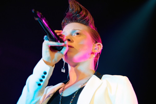 http://www.xyzbrighton.com/img/live_la_roux_brighton_dome_emmest_280410_08.jpg