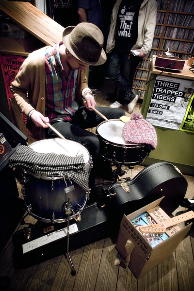 http://www.xyzbrighton.com/img/live_peggy_sue_resident_keith_trigwell_070410_01.jpg