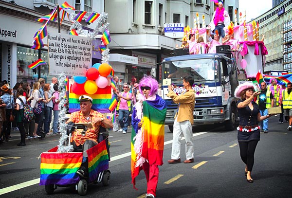 http://www.xyzbrighton.com/img/live_pride_parade_brighton_victoria_fulton_070810_01.jpg