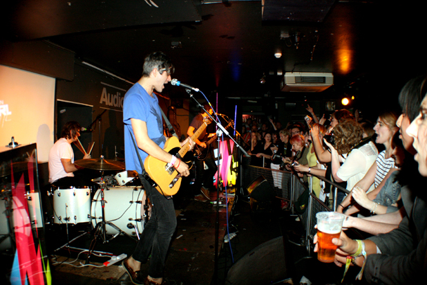 http://www.xyzbrighton.com/img/live_we_are_scientists_audio_ella_penn_270810_11.JPG