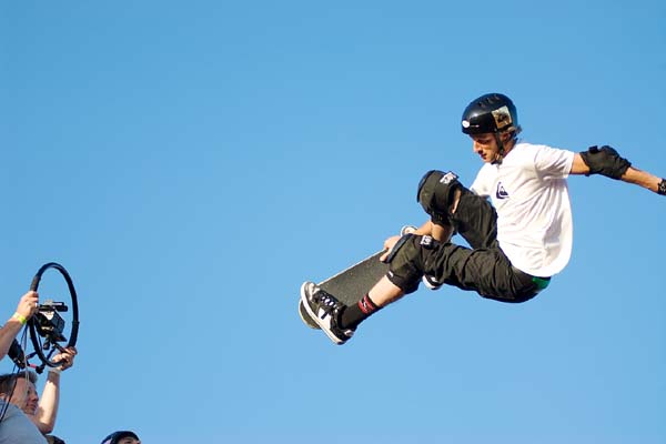 http://www.xyzbrighton.com/img/tony_hawk_and_friends_old_paddling_pool_210710_gus_manzano_35.jpg